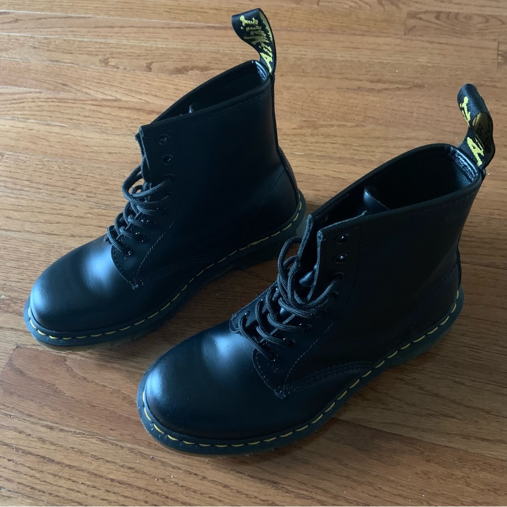 Doc Martens Women’s 1460 Black Smooth Leather Lace Up Boots